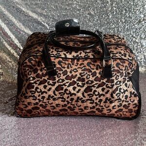 DEJUNO Large Cheetah Stripes Carry On Travel Bag Suitcase